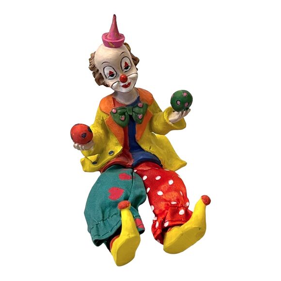 VTG Resin Cloth SITTING CLOWN FIGURINE 6" Circus Shelf Sitter Juggling Balls - Picture 4 of 5